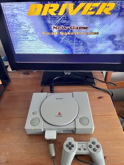 PS1 FAT v TOP stavu + hra Driver a příslušenství - 5