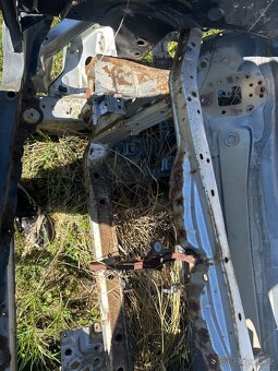 Predám blstnik Kufor Dvere sklo Toyota Avensis 1998-2002 T22 - 5