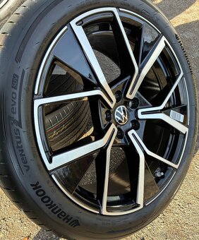 Leeds 255/40/20 VW R-Line letní - 5