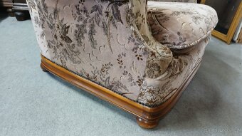 Masivní křeslo ušák - 5