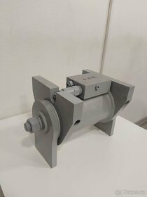 Prodám Powertilt(naklápěcí hlavu) + uši na bagr od 1t do 8t - 5