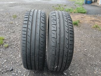 Prodám pneu 215/60/17 - 5