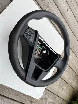 Prodám volant na Volvo V40, z vozu r.v. 2013 - 5