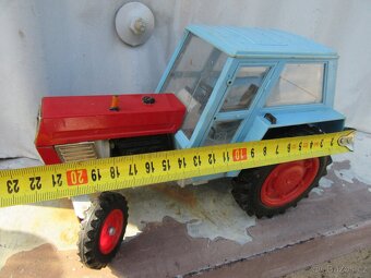 Nabízím starý model traktor Zetor. Nekompletní. Na ND. Předn - 5