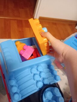 Lokomotiva Tomáš s pirátskou lodí a kostky - 5
