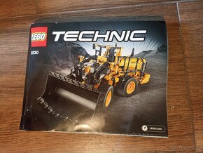 LEGO technic 42030 - VOLVO L350F - 5