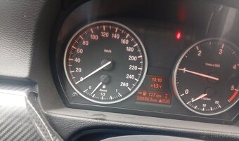 BMW e91 318 D 2009 2.0 nafta 105kW - 5