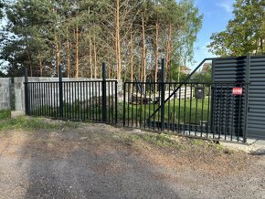 Železný plot, plotové pole, brána - 5
