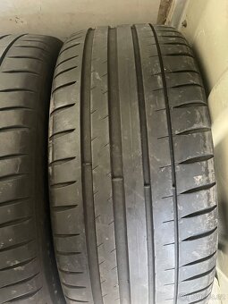 Letni pneu 245 45 19 - 5