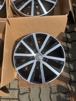 ORIGINÁL Alu Volkswagen Cascavelle R17, 5x120 - TOP STAV - 5