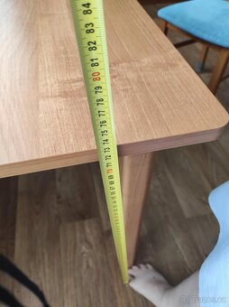 Jídelní stůl se 2ks čalouněných židlí - 5