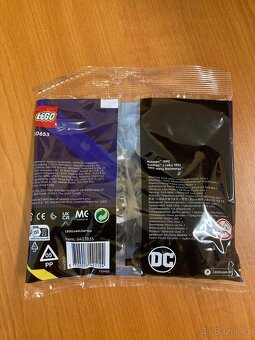 LEGO DC Comics Super Heroes 30653 Batman z roku 1992 - 5