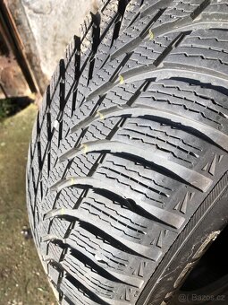 Nokian 235/60R18 - 5