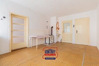 Prostorný rodinný dům 3+kk s větší zahradou v Trhových Svine - 5