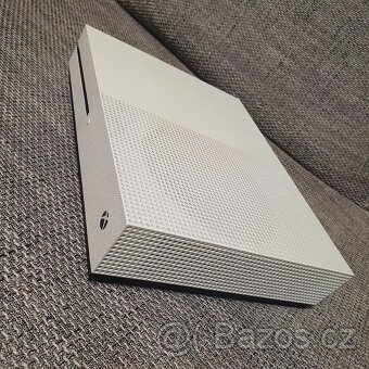 XBOX One S + hra GTA 5 a bezdrátový ovladač - 5