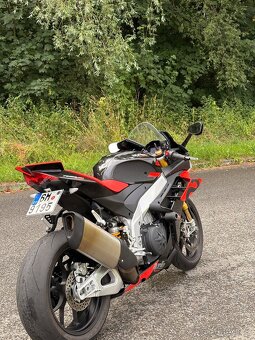 Aprilia RSV4 FACTORY - 5