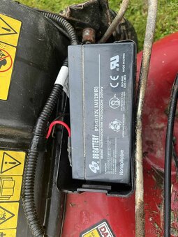 Sekačka TORO 600 s pojezdem a el. startérem, na opravu či ND - 5