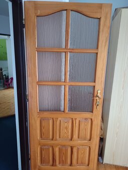 Dřevěné částečně prosklené dveře š. 80 cm - 5