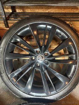 ALU Kola ŠKODA 5x112 R19 ACAMAR ZÁNOVNÍ Zimní Pneu 235/40/19 - 5