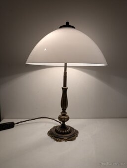 stará mosazná bankéřka, lampa, lampička, bílé stínidlo - 5