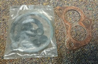 Drobné díly auto-moto, vypínače, žárovky, spojovák. - 5