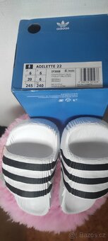 Nové pantofle Adidas Adilette 22, vel. 39 - 5
