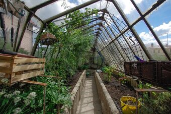 PRODEJ RODINNÉHO DOMU 6+1 SE ZAHRADOU A GARÁŽÍ - 5