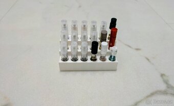 Stojan organizer na parfemy - 5