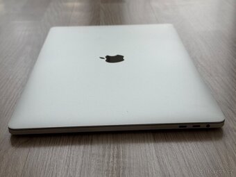 Apple Macbook Pro 15 Touch Bar - Silver - ČTĚTE - 5