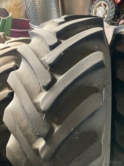 Prodám pneu včetně disku rozměr 610-665 231-26 - 5