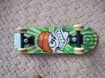 Skateboard se svítícími kolečky - 5
