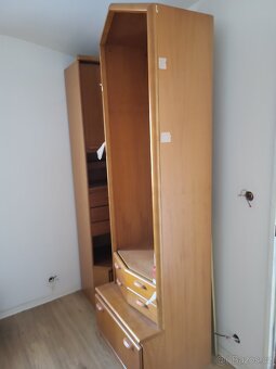Prodám nábytek. Obývák stěna. Skříň - 5