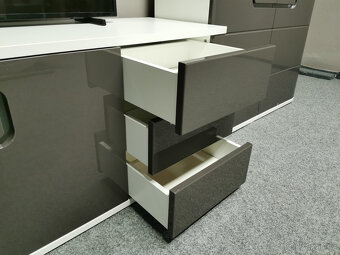 Nová šedobílá obývací stěna TALIA lesk - 5