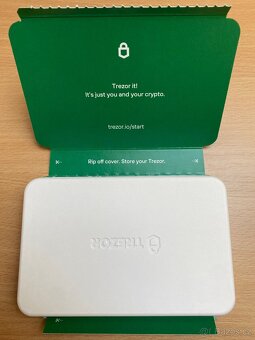 Trezor Safe 5 Nepoužitý Černý - 5