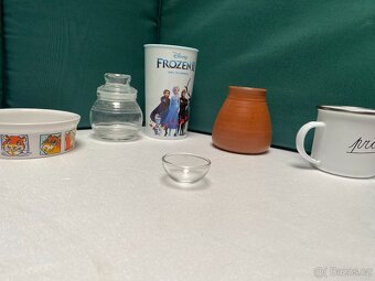 Smíšená sada – miska, kovové hrnky, váza, krmivo pro mazlíčk - 5