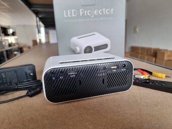 Prodám zcela nový LED projektor AAO YG330 - 1500 lumenů - 5