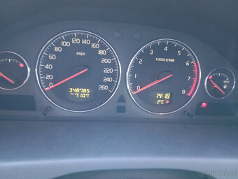Prodám již celkem vzácné Volvo V70 2.3 T5 manuál 184 kW. - 5
