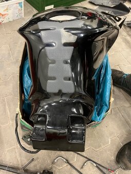 Aprilia rsv 1000r náhradní díly, carbony atd - 5