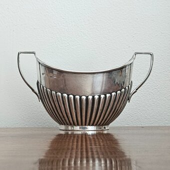 Prodám krásnou, čajovou soupravu Art Deco, souprava je ve st - 5