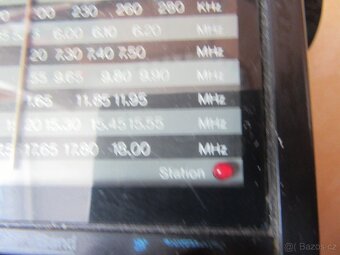 Nabízím retro radio . Nejde ladění stanic. Chybí antena. Pro - 5