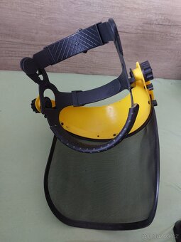 Black+Decker Aku vyžínač+2 baterie+2 struny+štít - 5