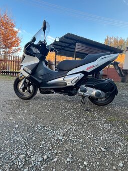 Aprilia sr max 300. - 5
