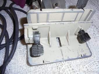 Prodám štěrbinovou frézku zn.MAKITA - 5