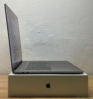 MacBook Pro 15” 2016/16GB RAM/Intel i7/1TB SSD/ Záruka - 5