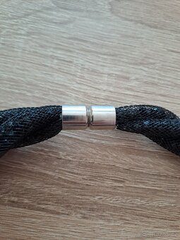 Černý třpytivý náhrdelník s magnetickým zapínáním - 5