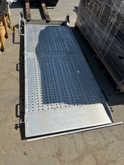 Nájezdová invalidní rampa mechanická 450 kg nosnost - 5