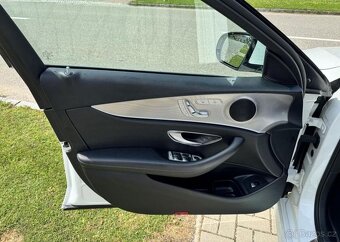 Mercedes-Benz Třídy E E220d COMBI AMG EDITION 4MATIC nafta - 5