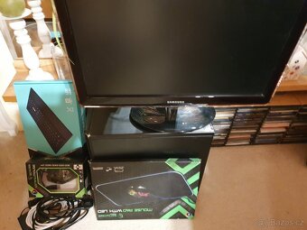 Gamer Neon PC s 23" Samsung LCD - 5