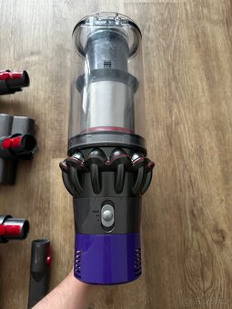 Dyson V10 - 5