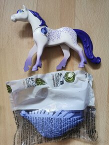 Playmobil Svítící brána, 2x Pegas, s kočárem a 3 princezny - 5